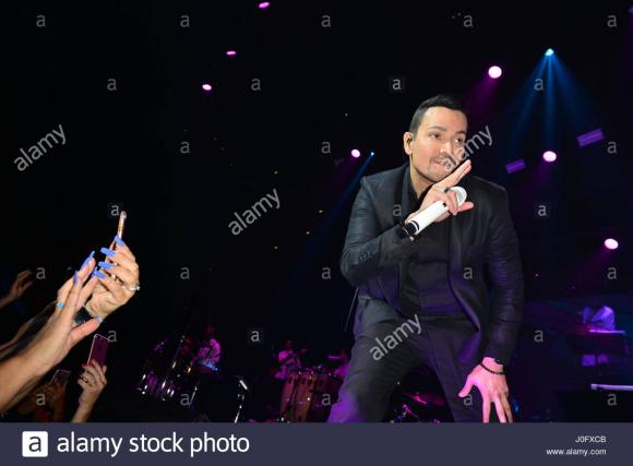 Victor Manuelle at The Wiltern